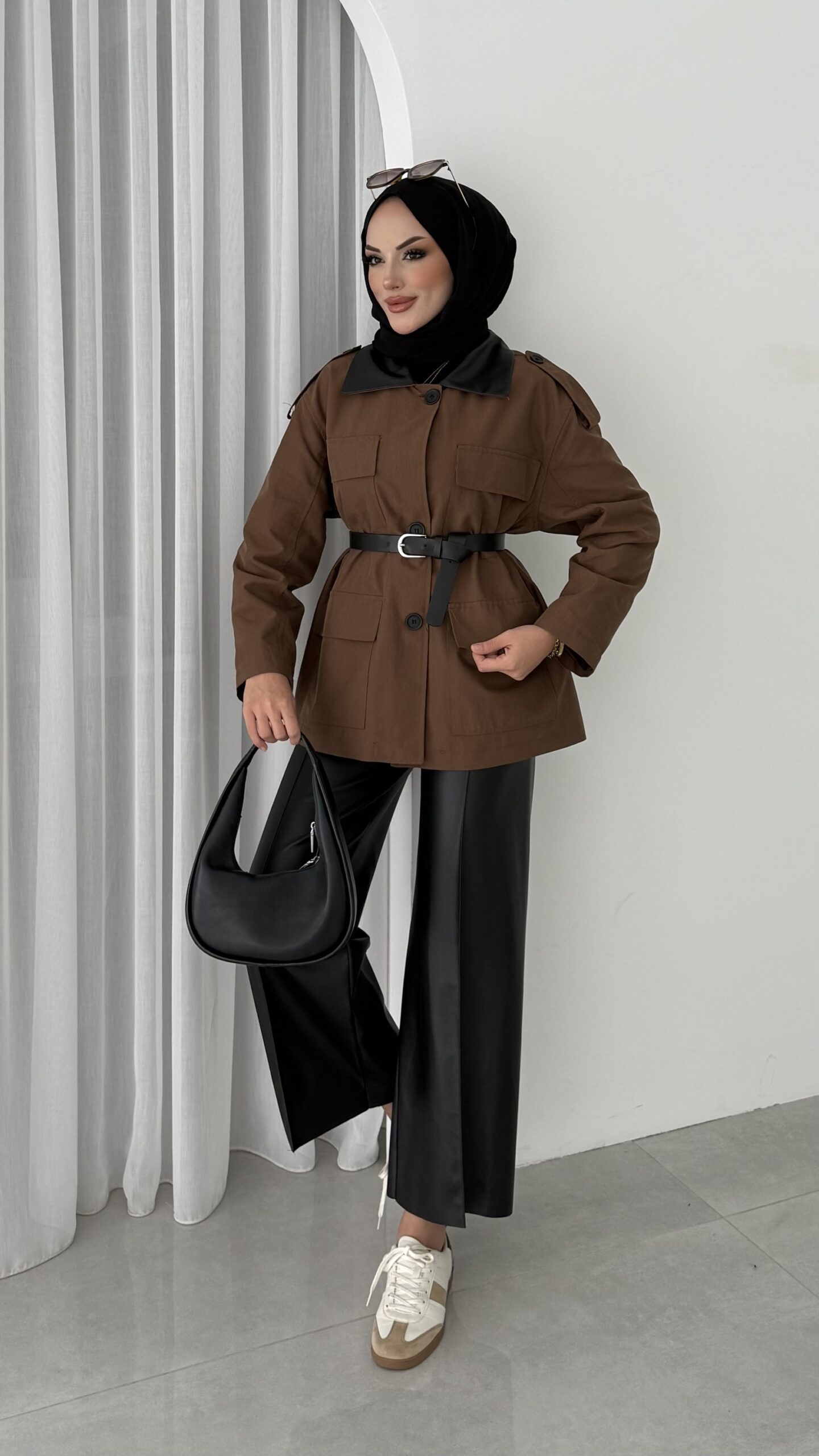 img_0428.jpeg Deri Yakalı Muadil Kemerli Trenç - Kahverengi - Görsel 1