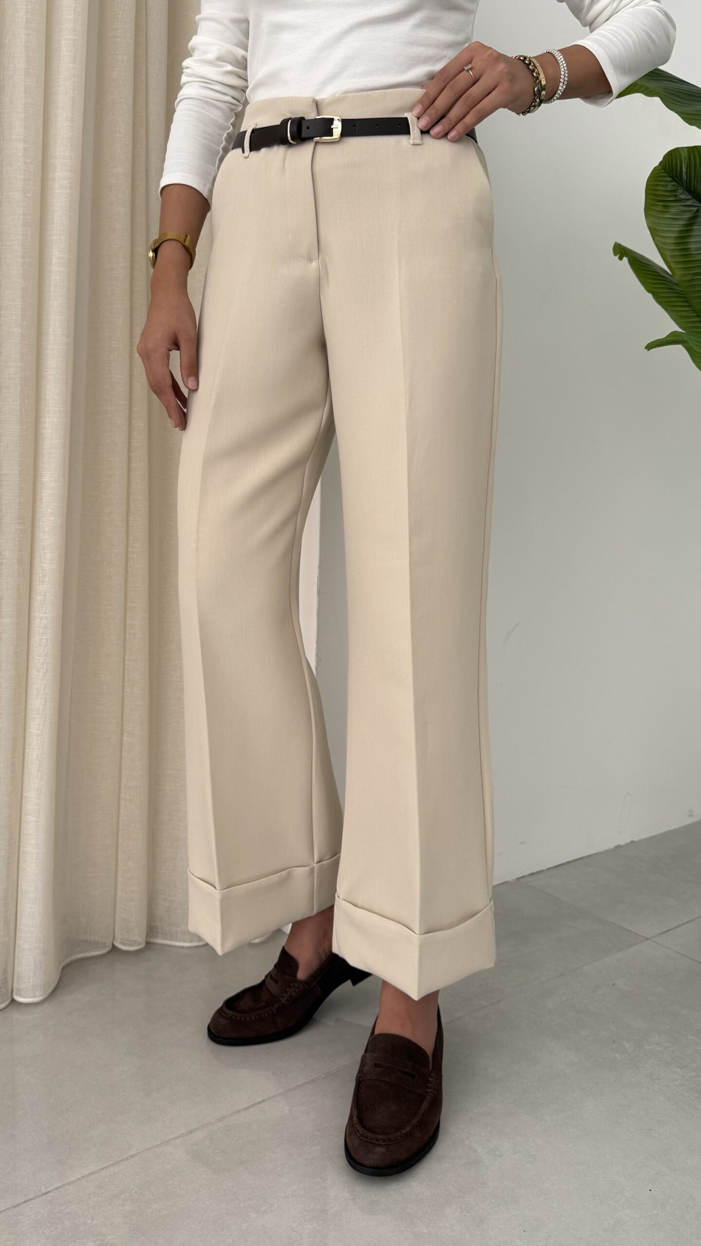 img_4650.jpeg Zra Marka Muadili Kemerli Kıvrık Paça Pantolon - Bej - Görsel 1