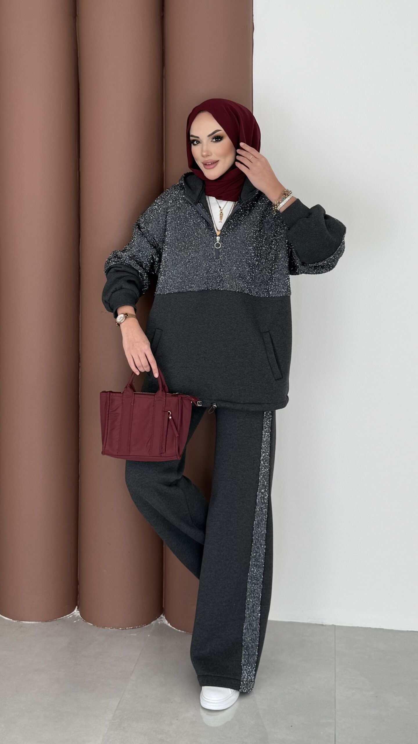 img_5069.jpeg Cool Kum Payet Şardonlu İkili Takım - Antrasit - Görsel 1