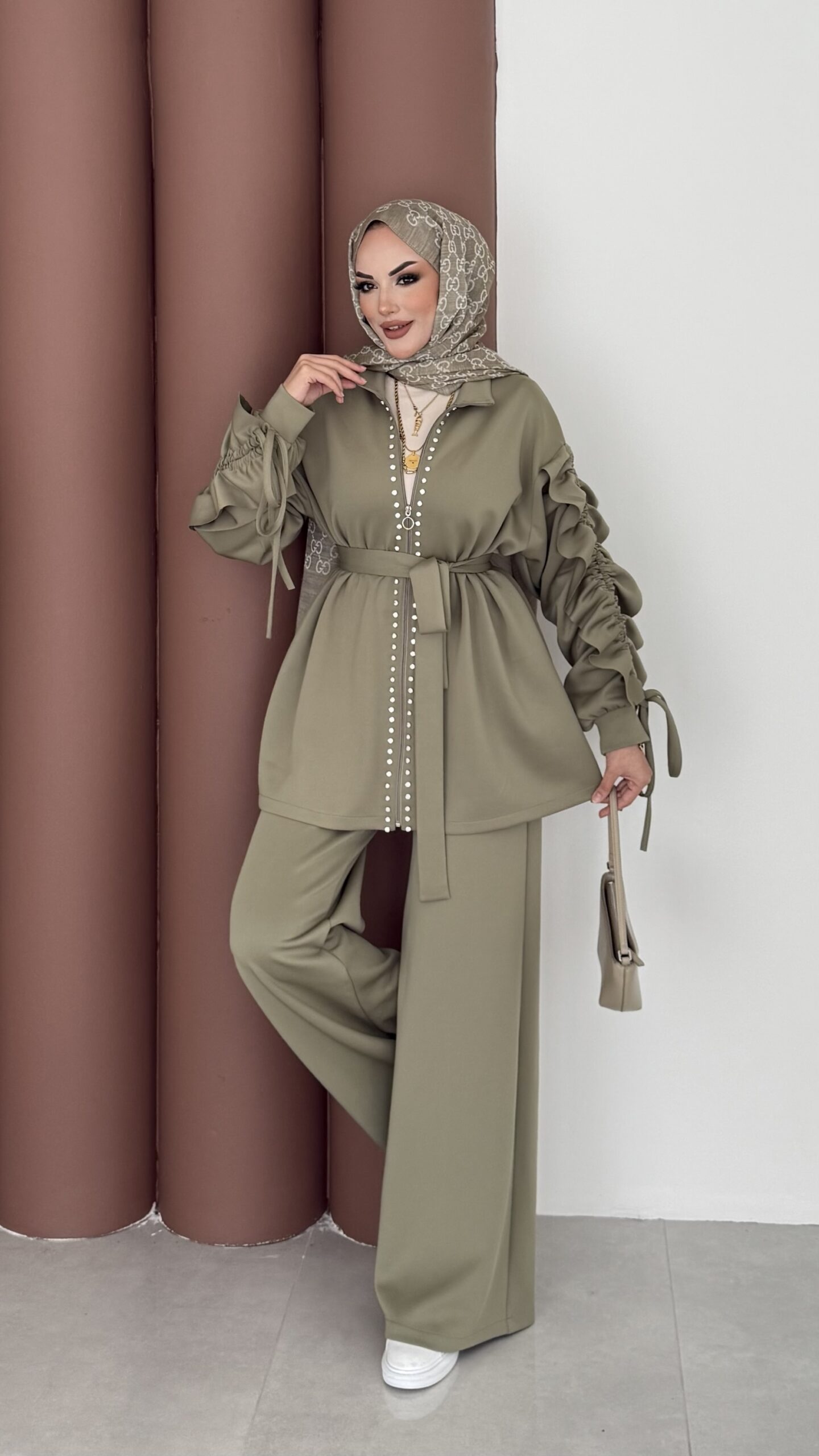 img_5513.jpeg Diamond Taşlı Büzgülü Scuba İkili Takım - Yağ Yeşil - Görsel 1