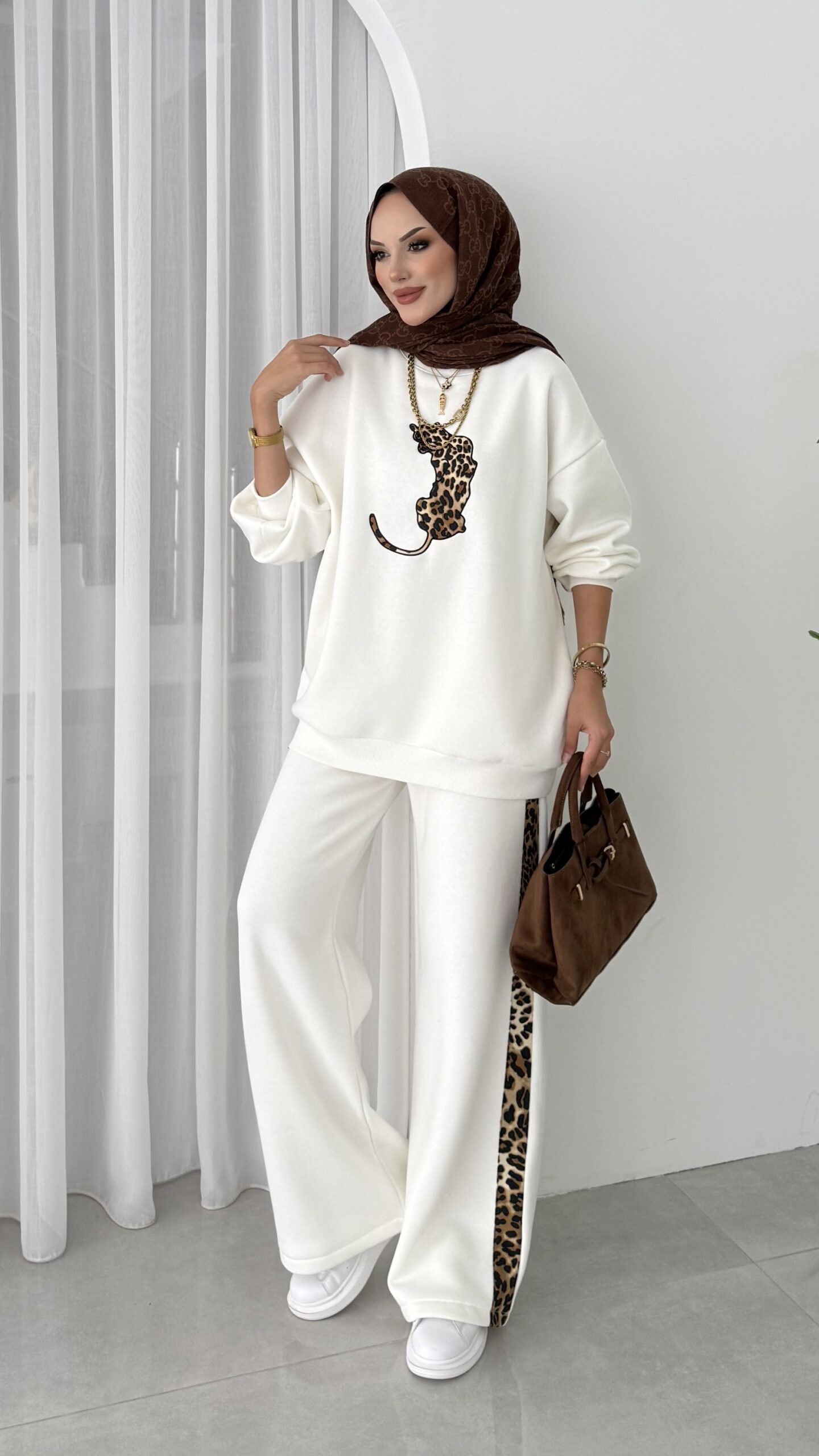 img_5785-1.jpeg Leopar Nakışlı Şardonlu İkili Takım - Beyaz - Görsel 1