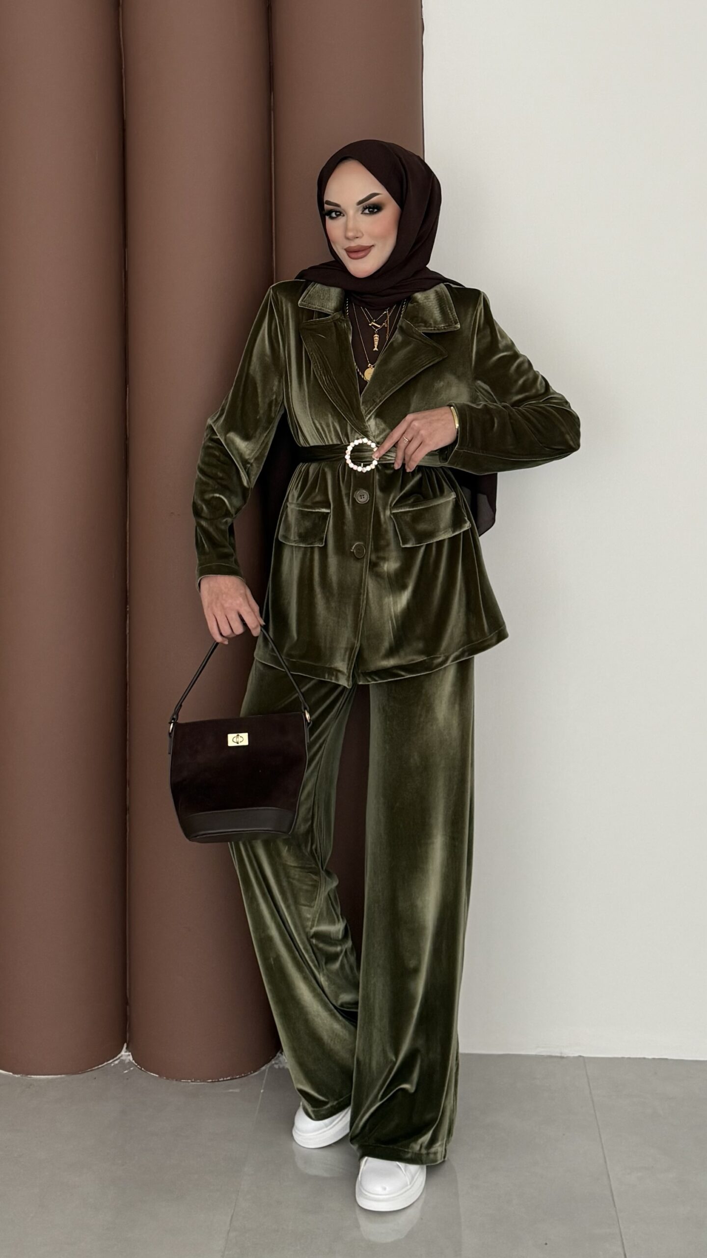img_7088.jpeg İconic Kadife Blazer İkili Takım - Haki - Görsel 1