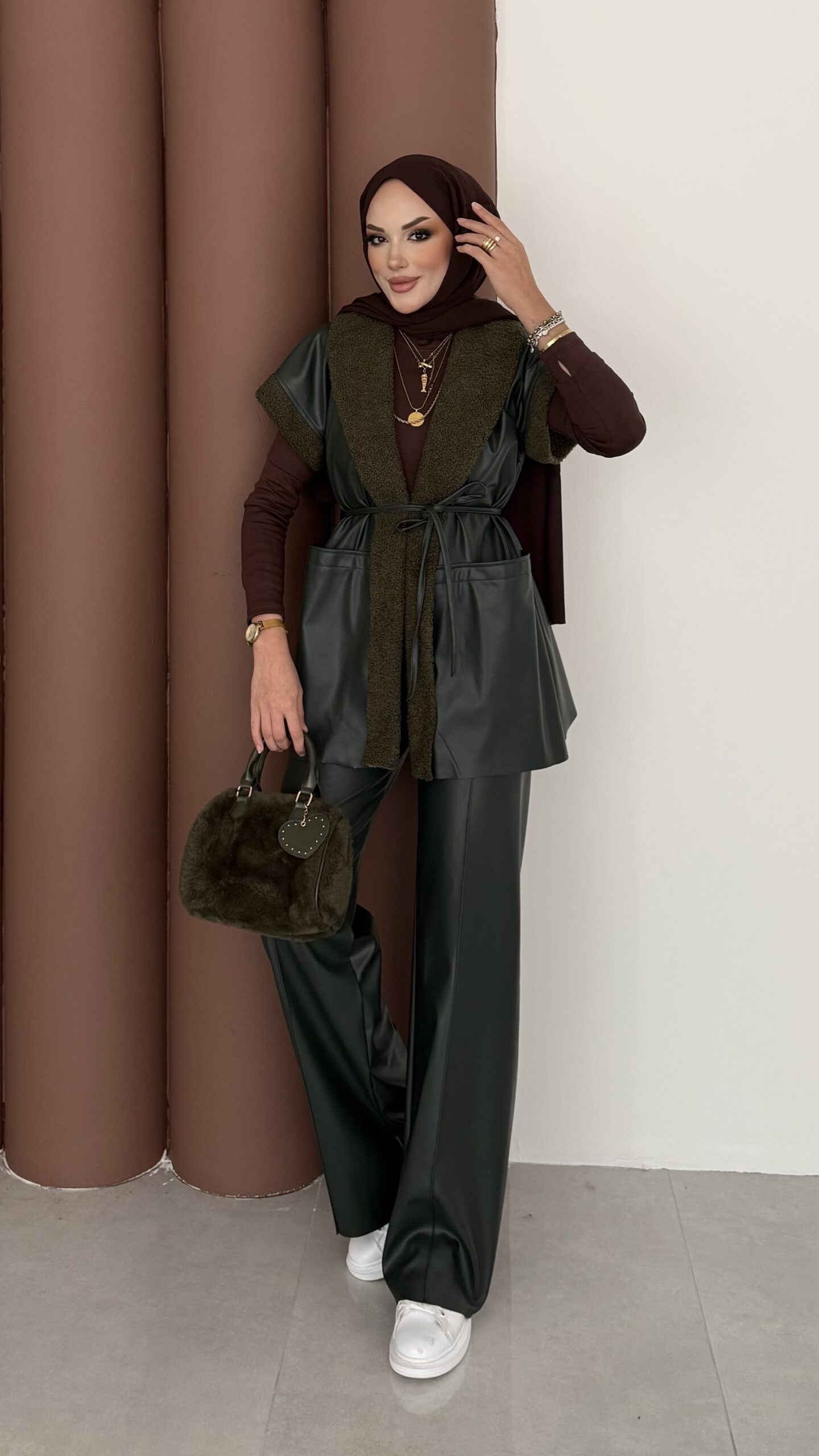 img_8088.jpeg Harmony Premium Peluş Deri İkili Takım - Haki - Görsel 1