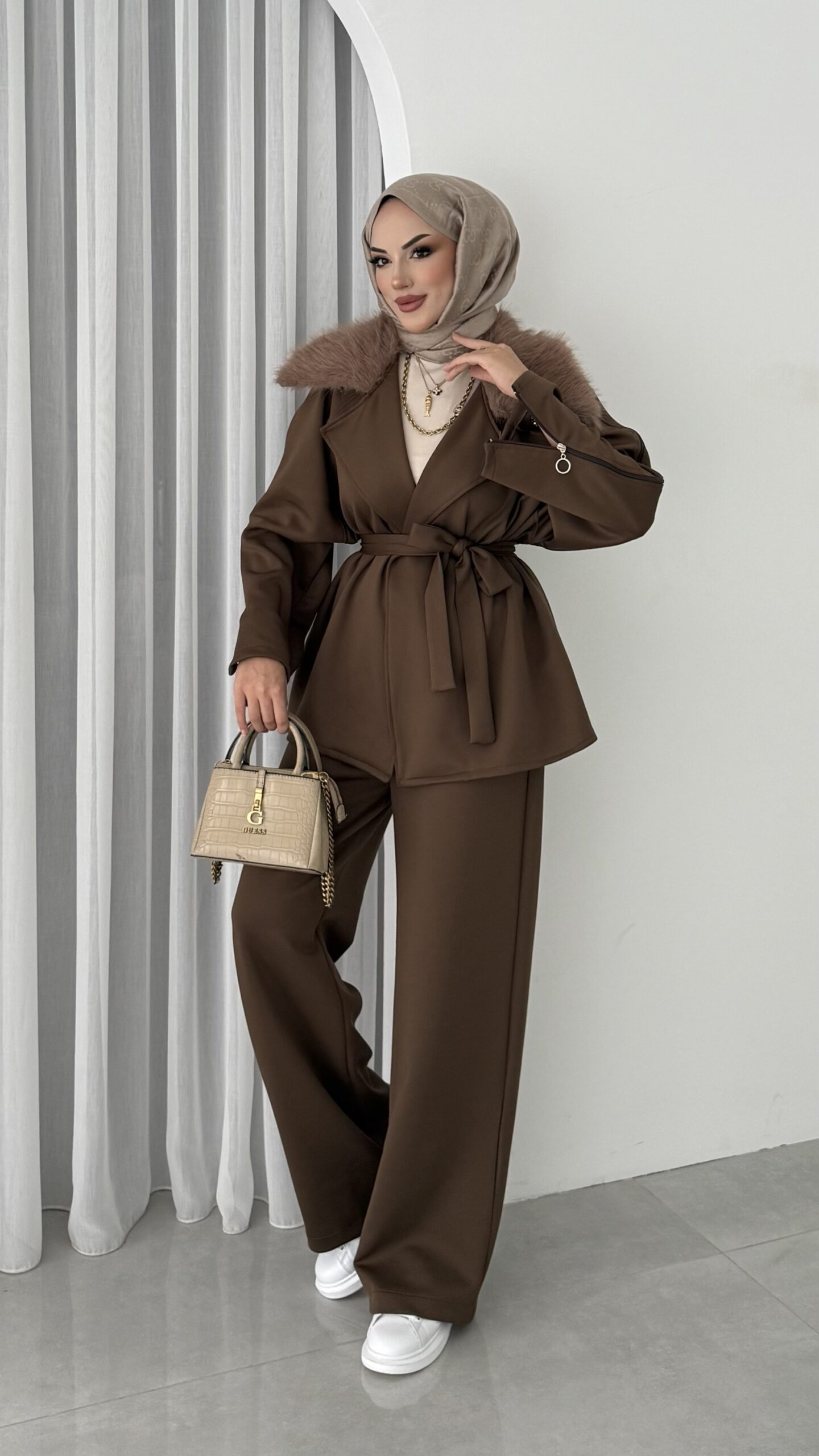 img_8899.jpeg Elegant Kürklü Puf Scuba İkili Takım - Kahverengi - Görsel 1