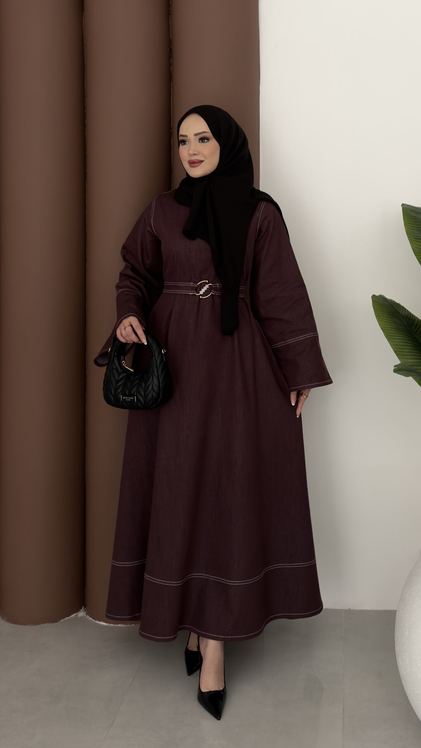 img_3031-scaled-1.jpeg Rose Boncuk Kemerli Kot Elbise - Bordo - Görsel 1