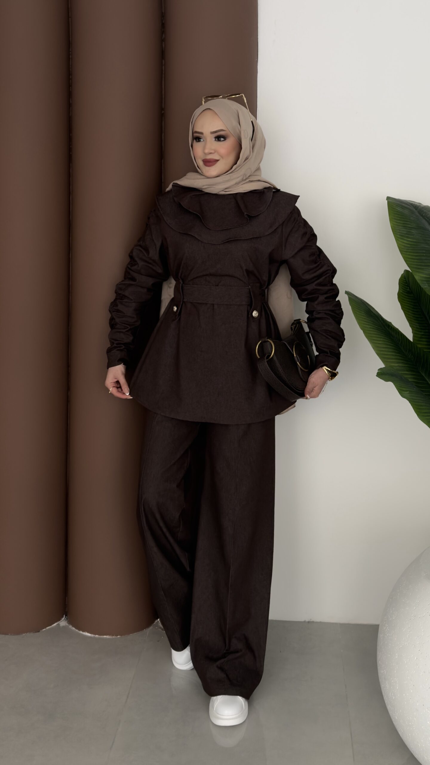 img_3485-scaled-1.jpeg Cozy Denim Kemerli İkili Takım - Kahverengi - Görsel 1