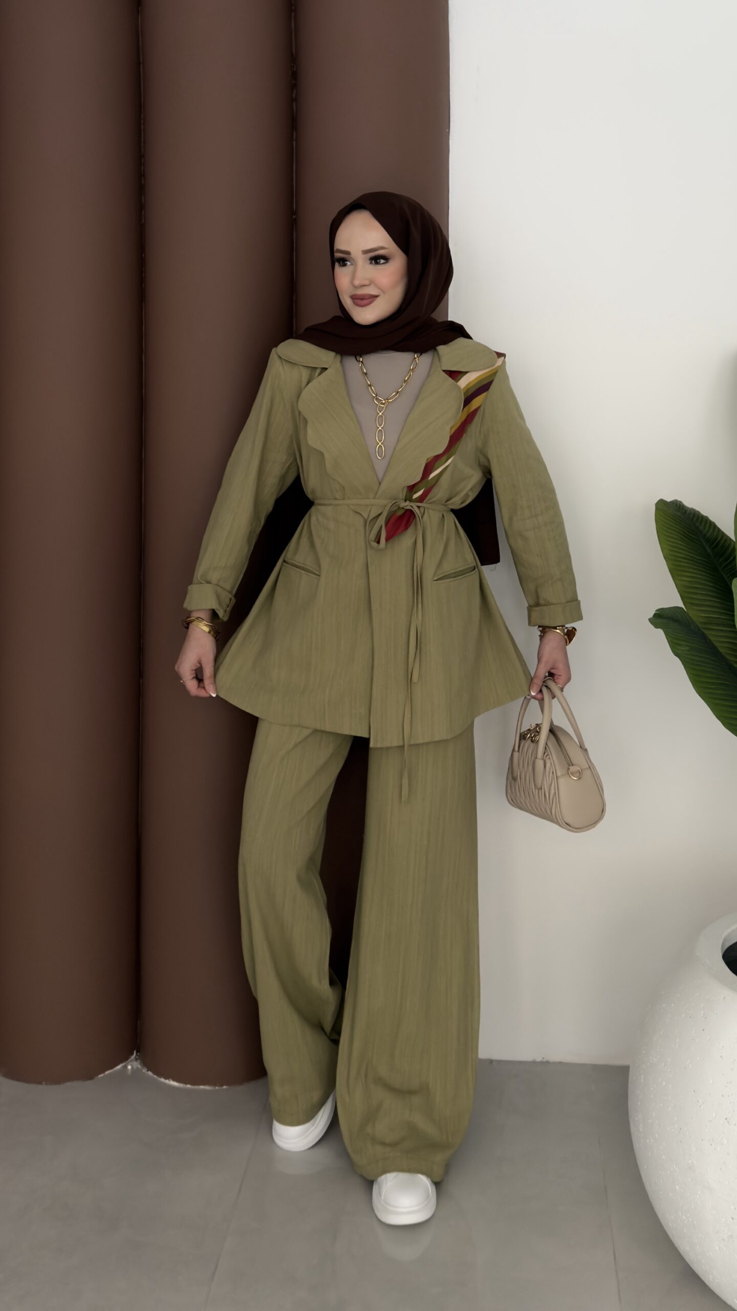 img_3823-scaled-1.jpeg Chino Premium Keten İkili Takım - Yağyeşil - Görsel 1