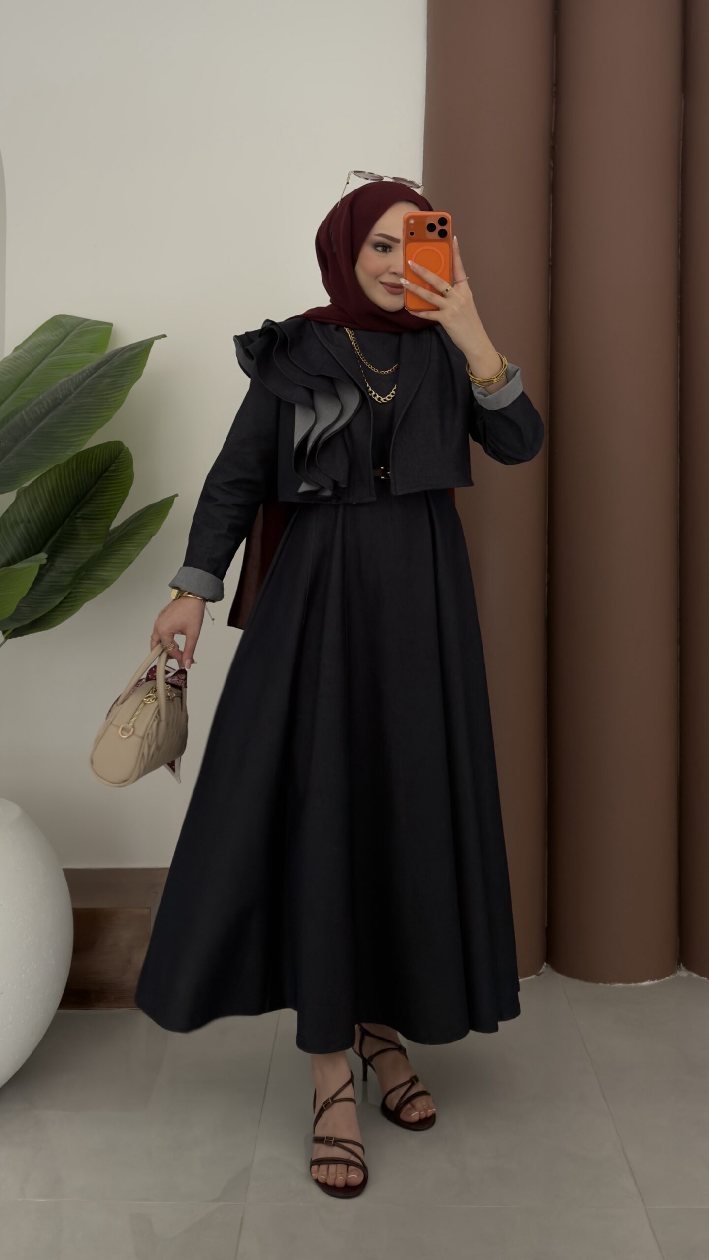 img_4313-scaled-1-1.jpeg Laira Fırfırlı Ceketli Jile Elbise - Siyah - Görsel 1