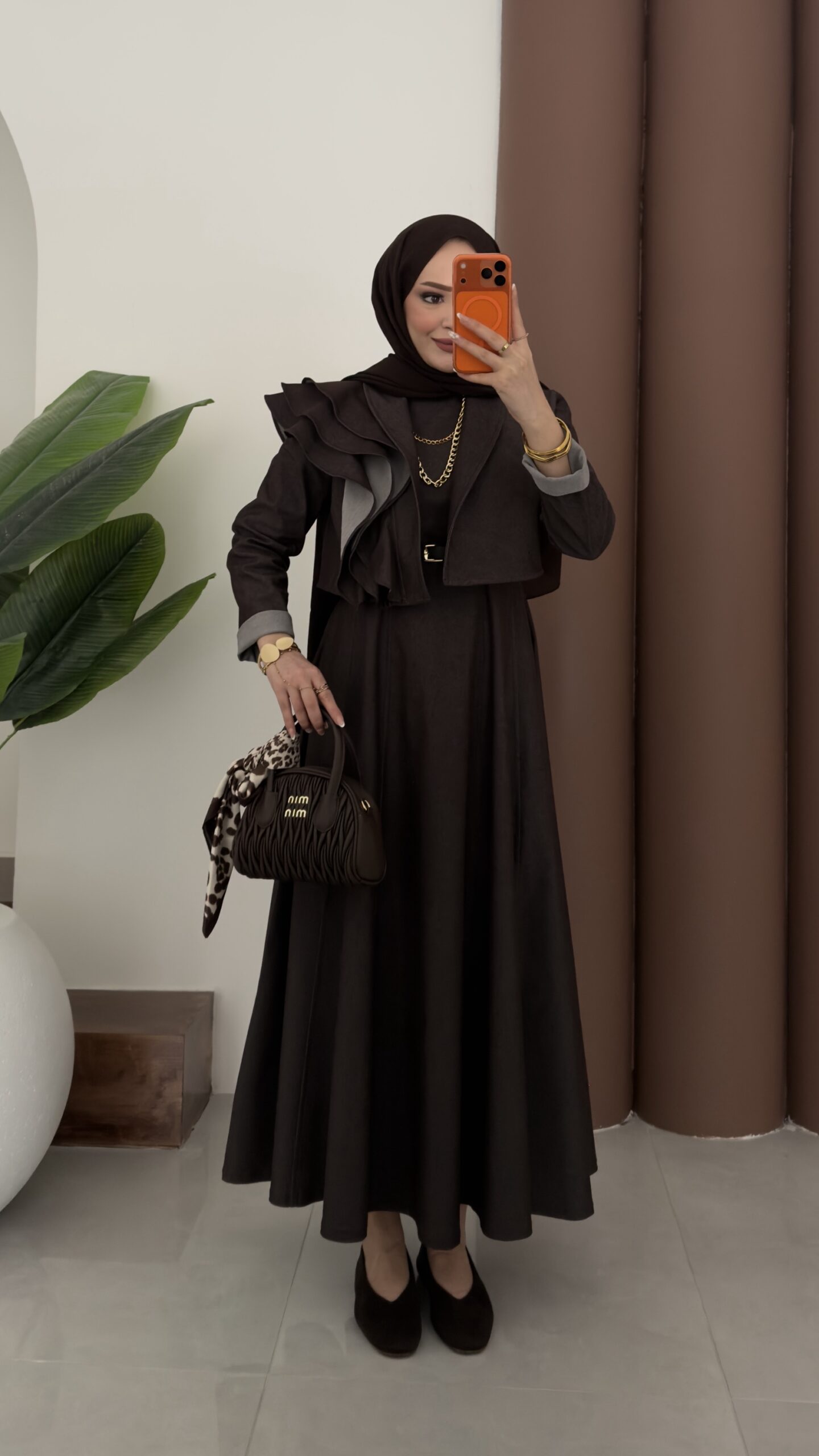 img_4339-1-scaled-1-1.jpeg Laira Fırfırlı Ceketli Jile Elbise - Kahverengi - Görsel 1