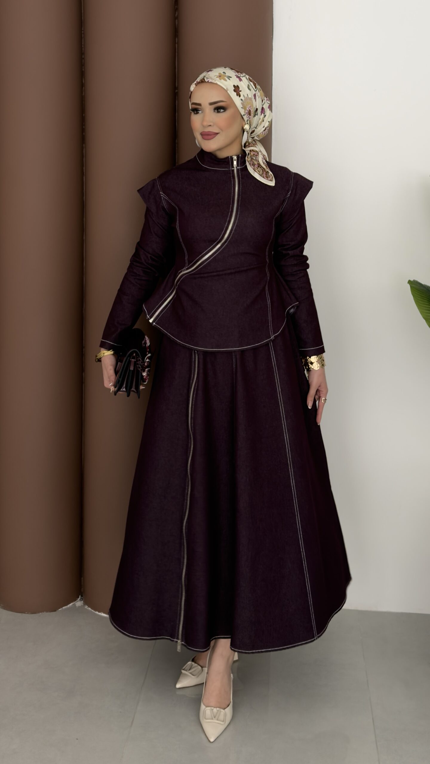 img_7227-scaled-1.jpeg Ghalia Fermuarlı Kot Etekli Takım - Mürdüm - Görsel 1